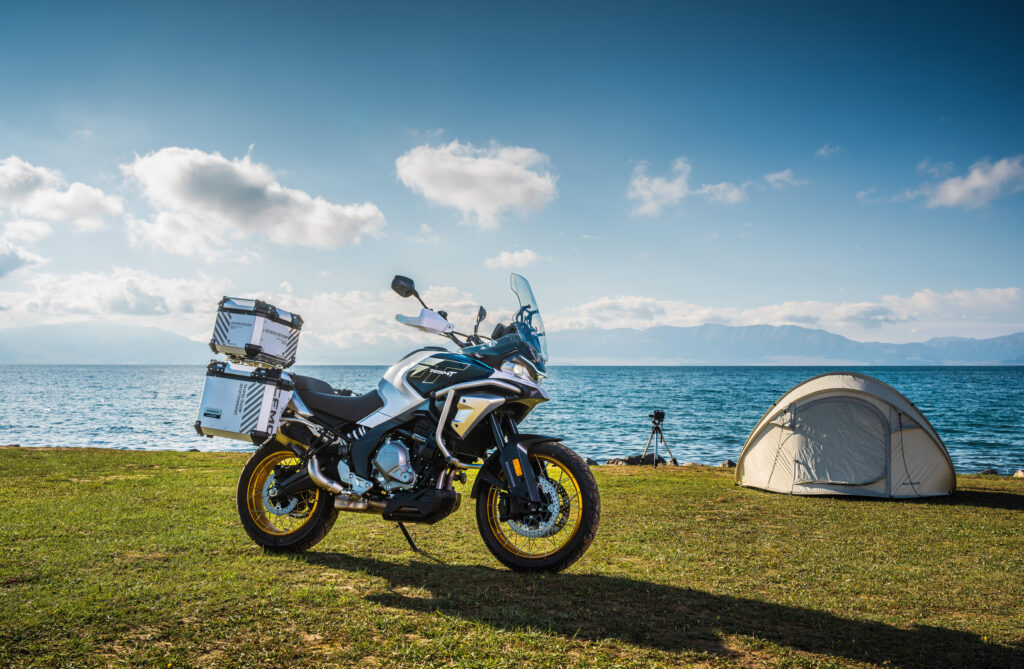 CFMOTO 700MT Advanced static