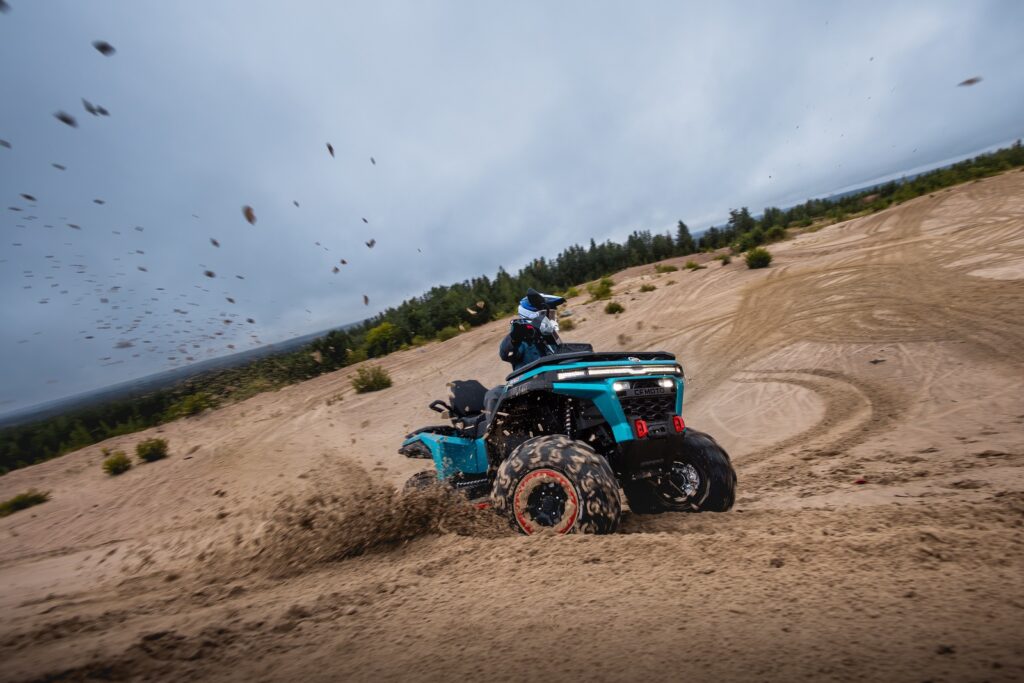CFMOTO CFORCE 650 EPS в салоне